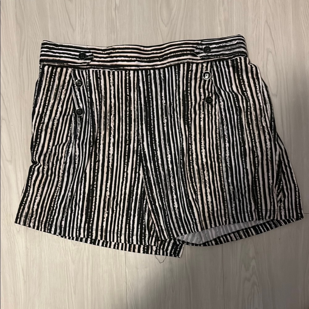 ROBERT LOUIS black and white atriped Women's Cargo Shorts